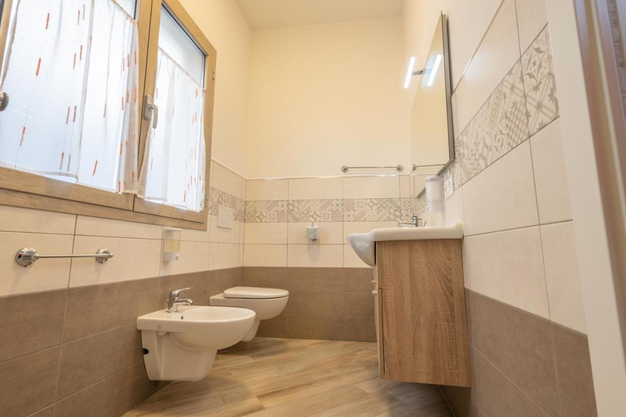 Domoblu Camere In Centro Tortoli Bagian luar foto