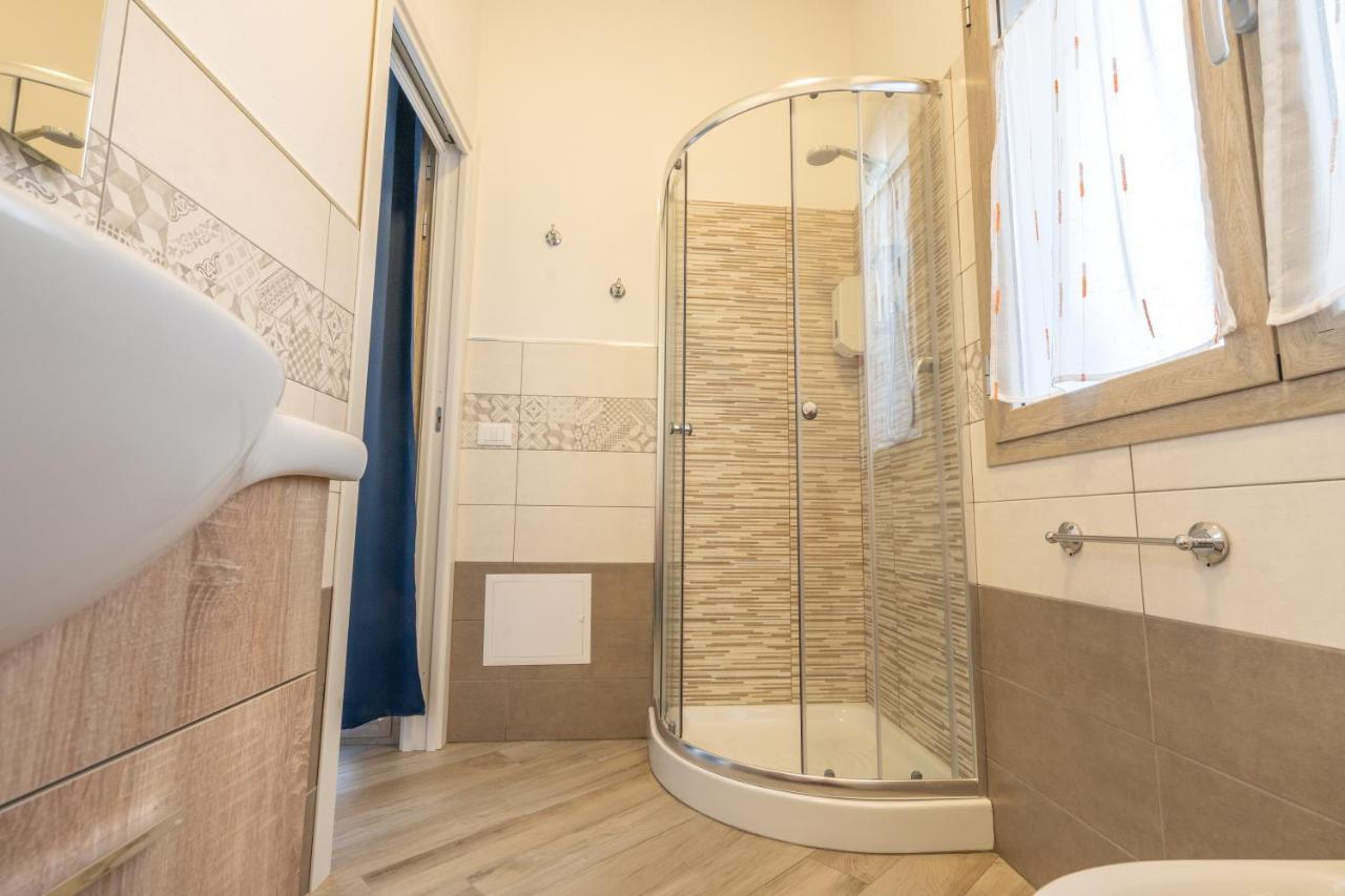 Domoblu Camere In Centro Tortoli Bagian luar foto