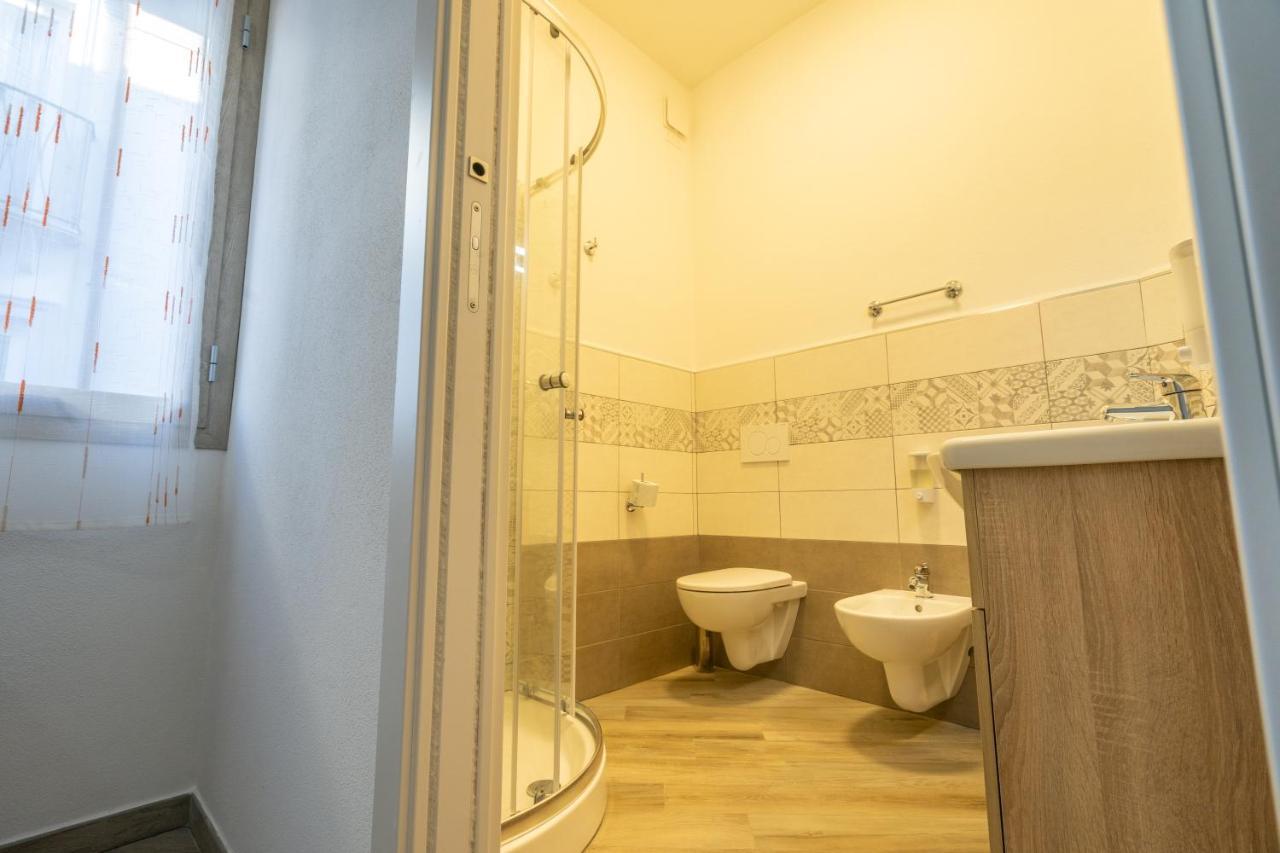 Domoblu Camere In Centro Tortoli Bagian luar foto