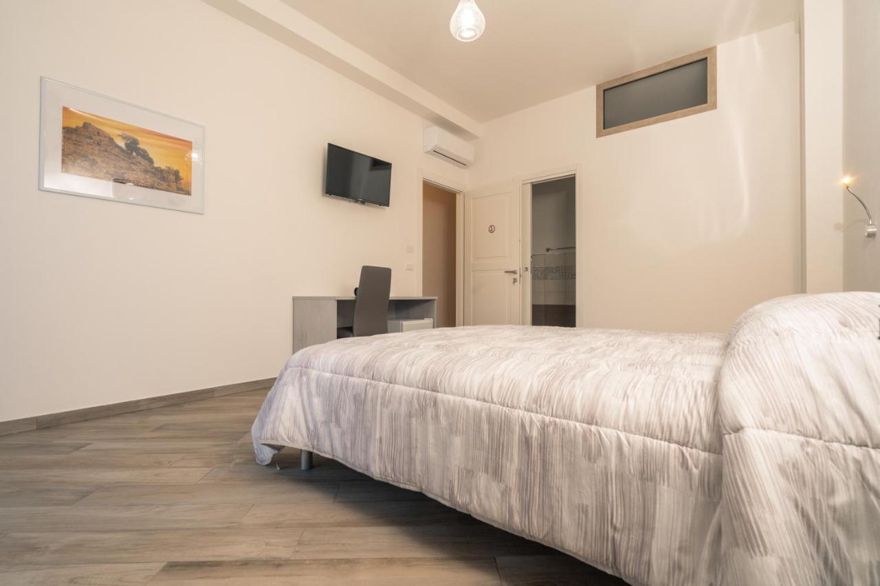 Domoblu Camere In Centro Tortoli Bagian luar foto